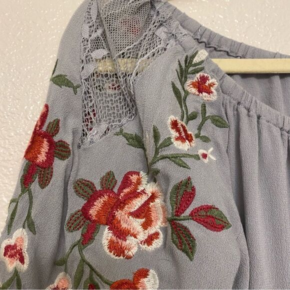 Umgee gray off the Shoulder Top blouse Embroidered Bell Sleeve oversized boho S - Picture 8 of 9